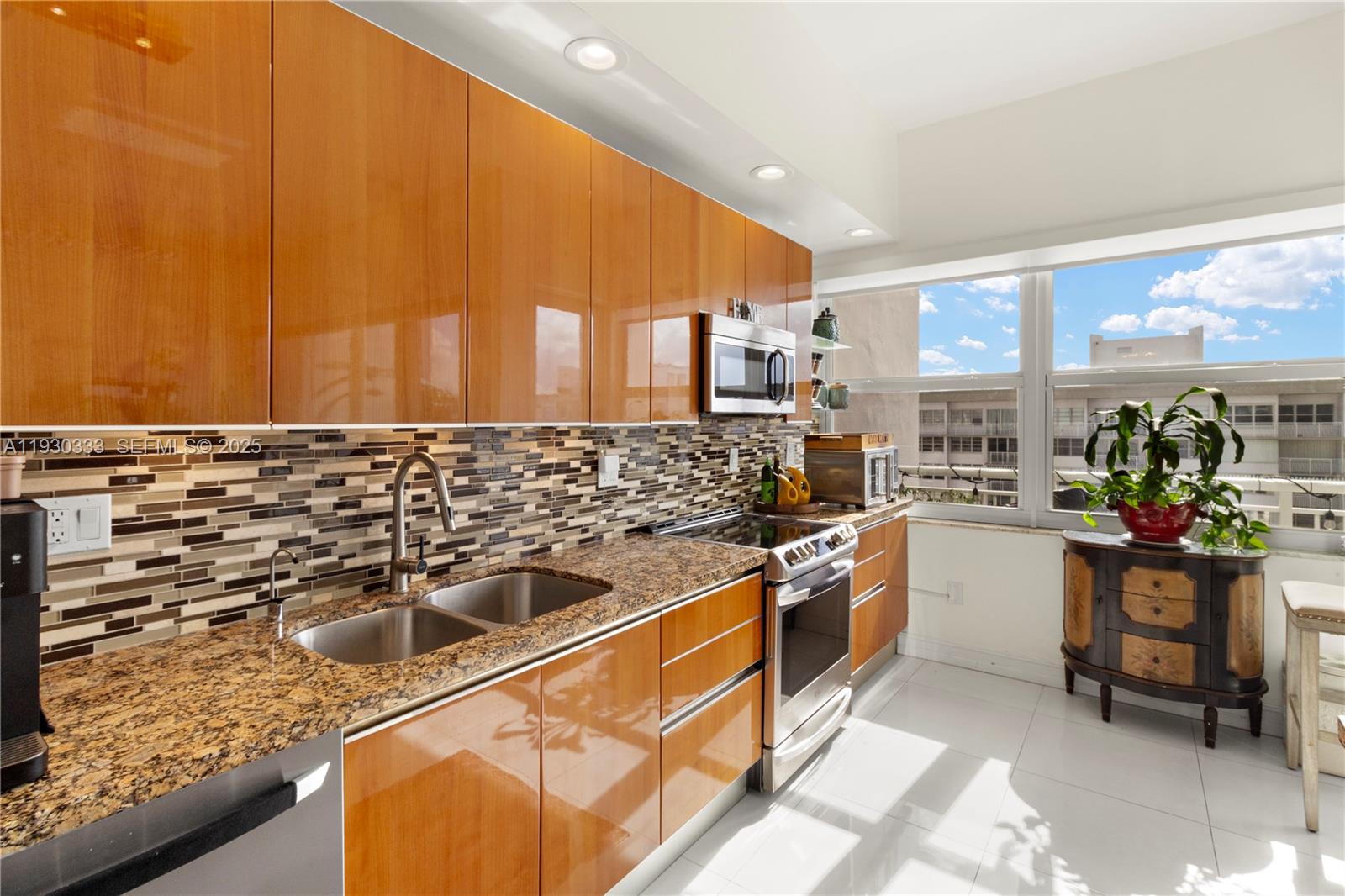 View photos, virtual tours, details... 18061 Biscayne Blvd PH01