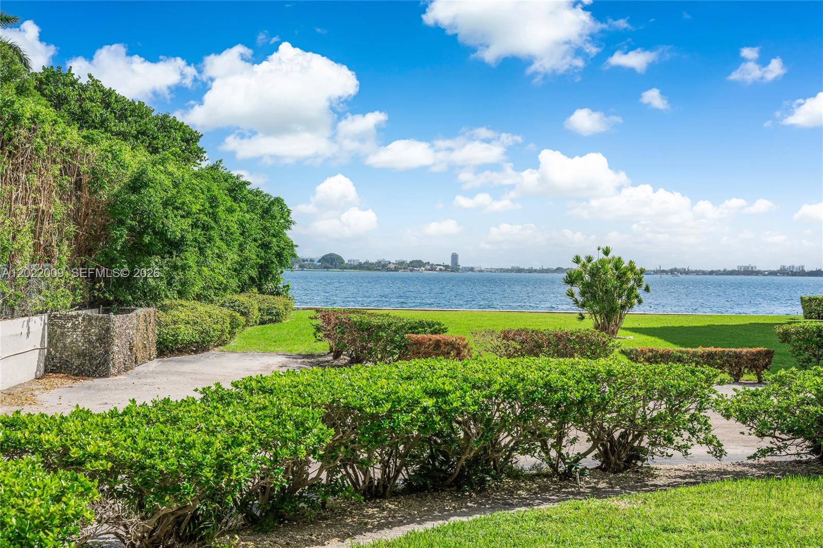 THE SHORES CONDO - Residential