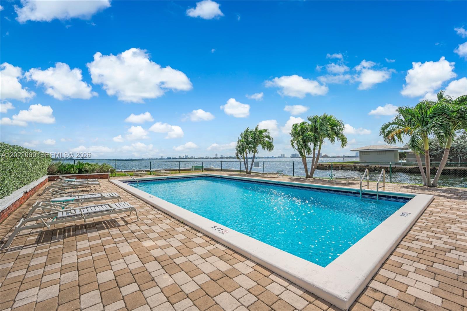 THE SHORES CONDO - Residential
