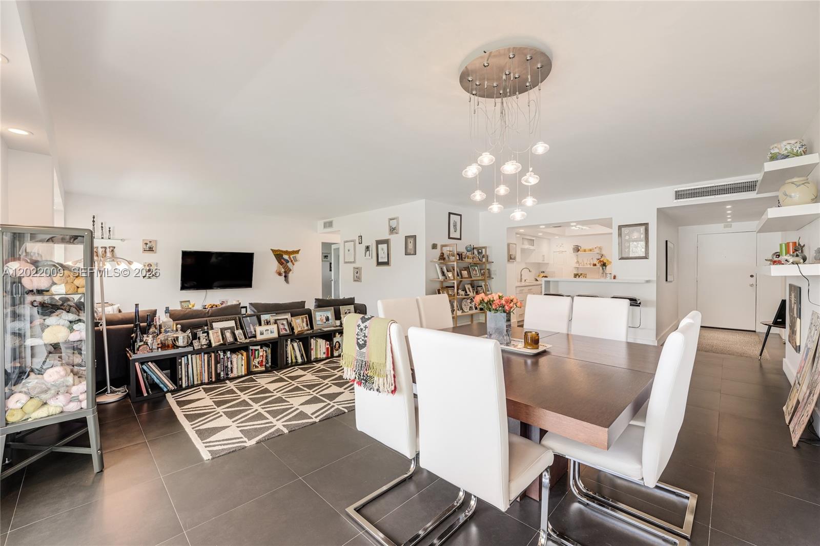 THE SHORES CONDO - Residential