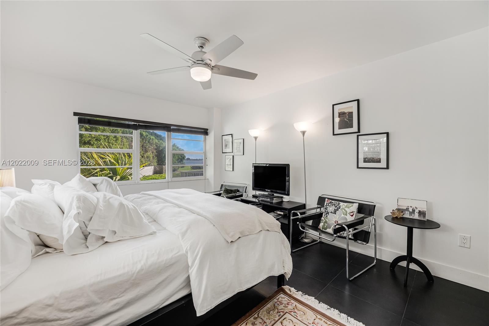 THE SHORES CONDO - Residential