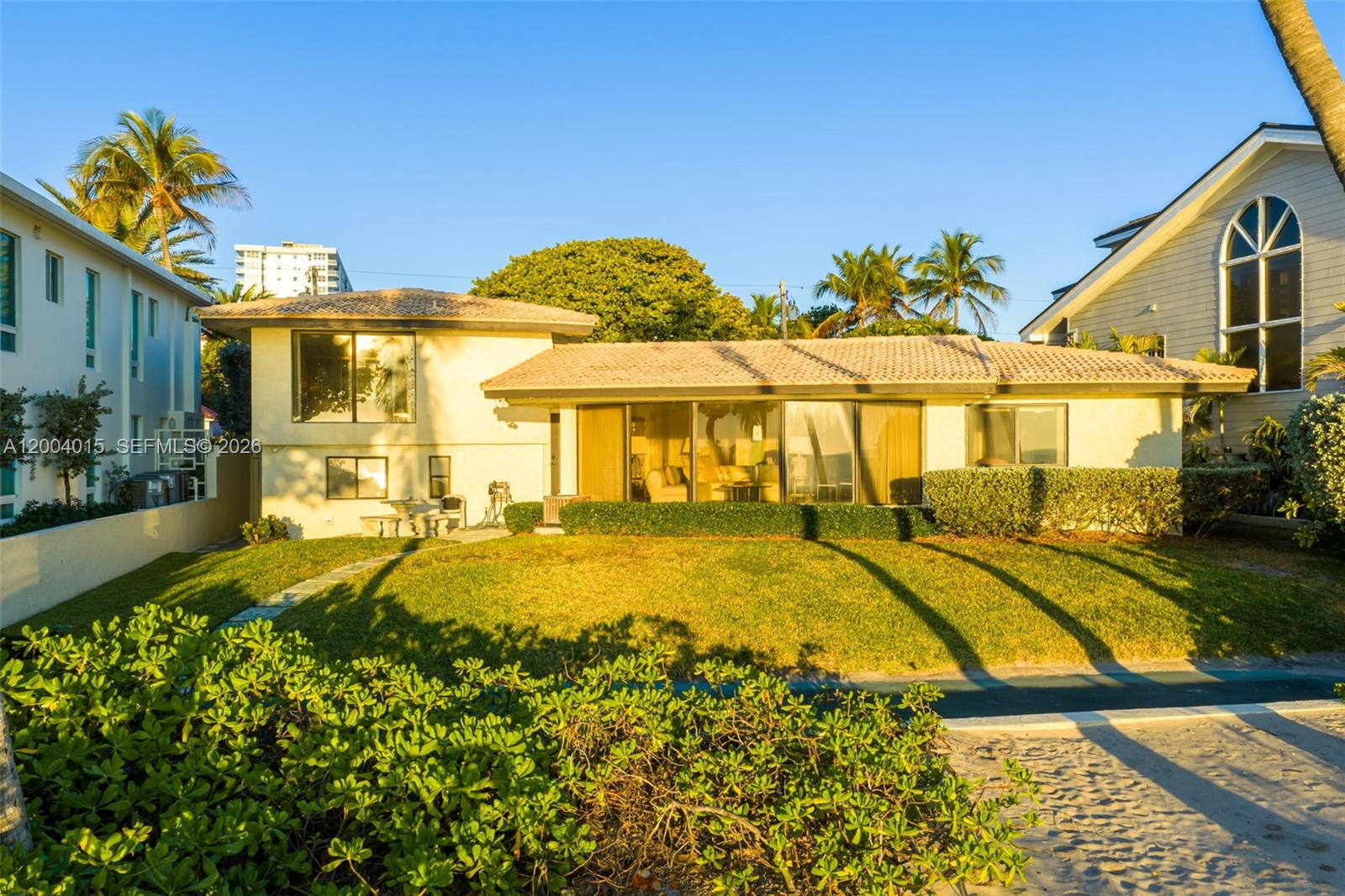 LAUDERDALE BEACH - Residential