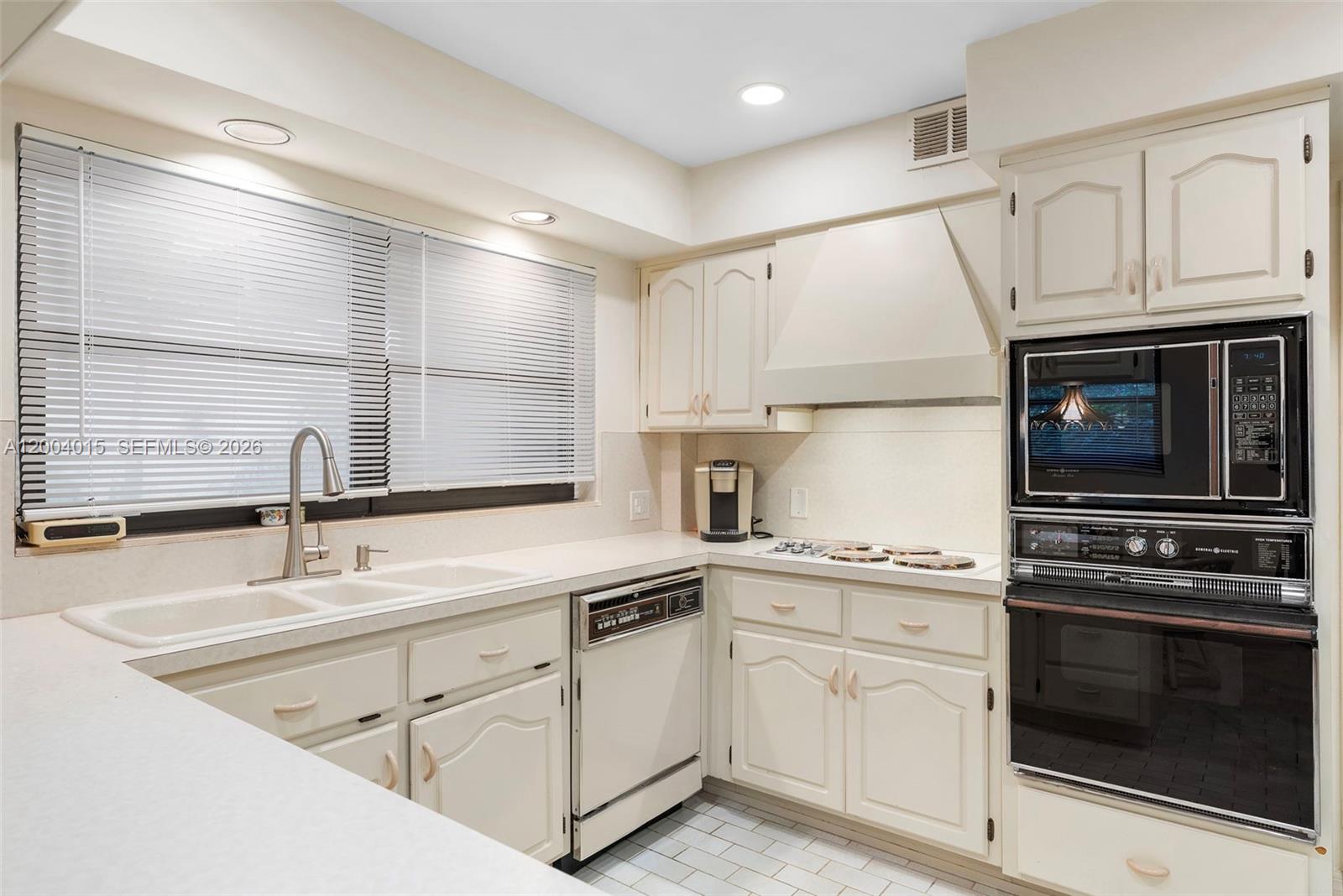 LAUDERDALE BEACH - Residential