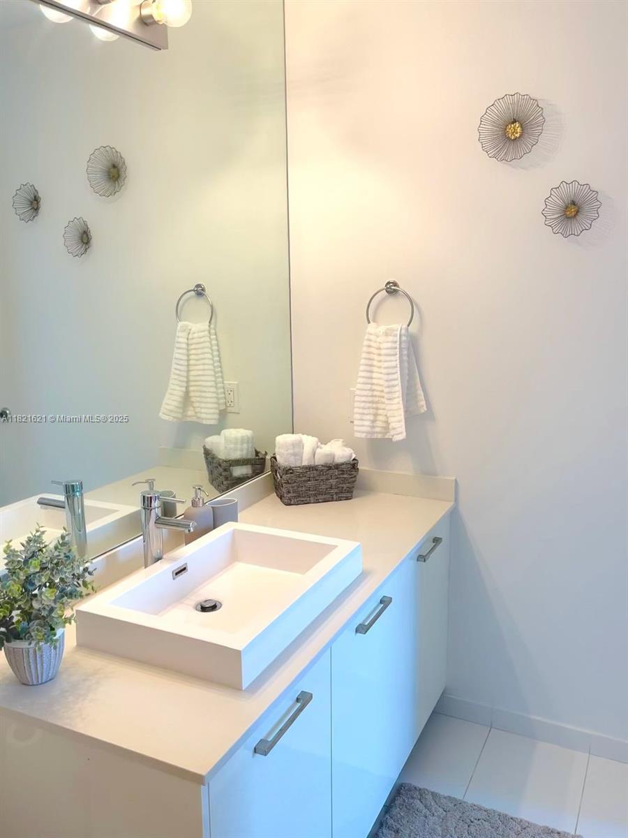 CENTRO CONDO - Residential
