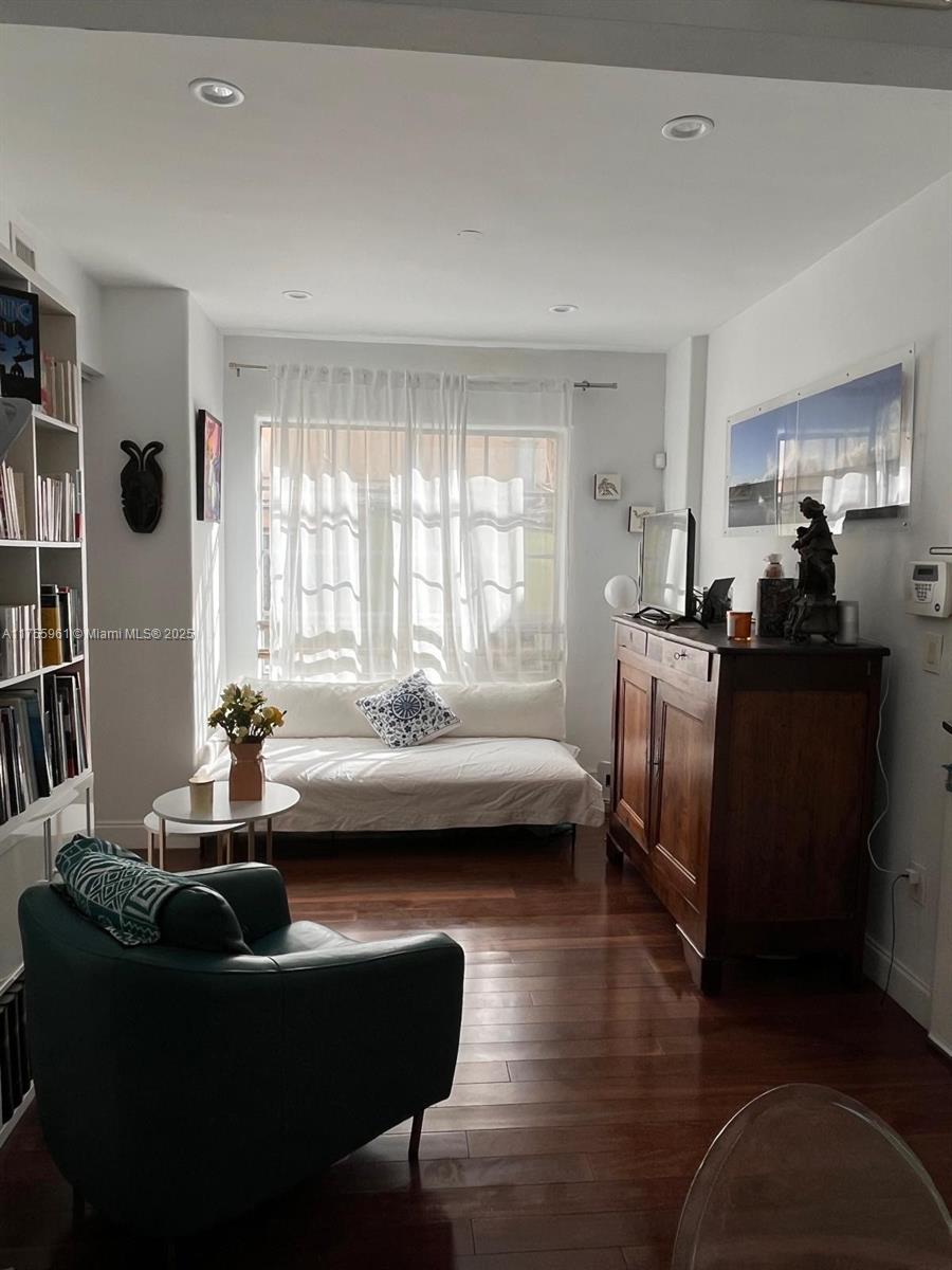 SELMA CONDO - Residential