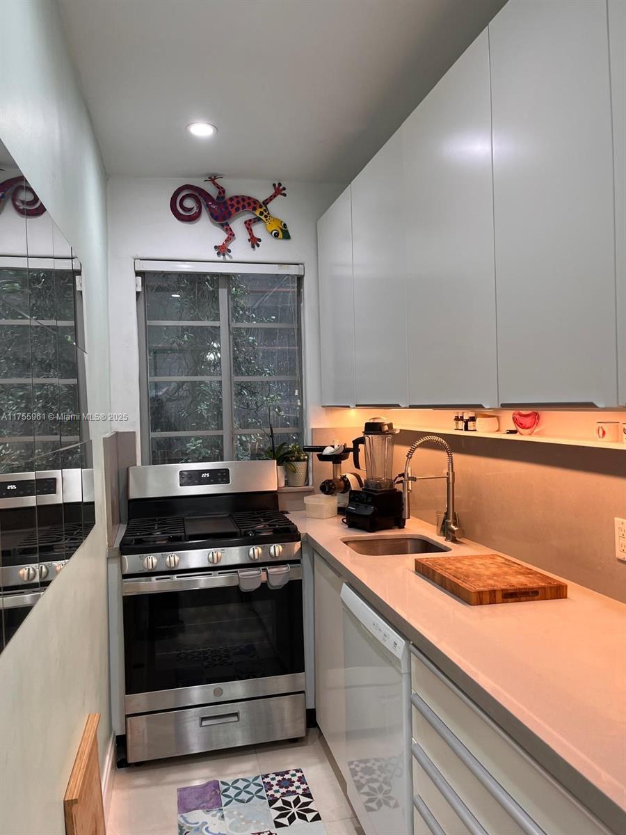 SELMA CONDO - Residential