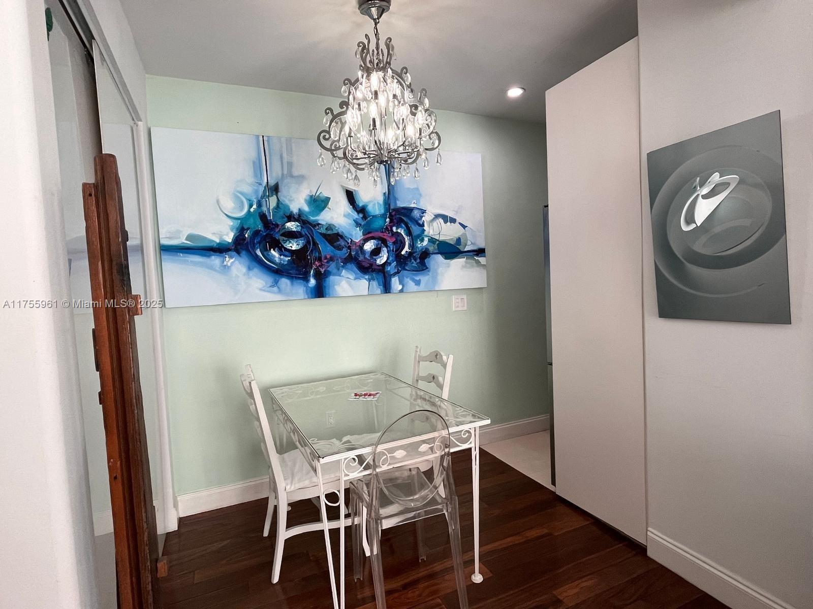 SELMA CONDO - Residential