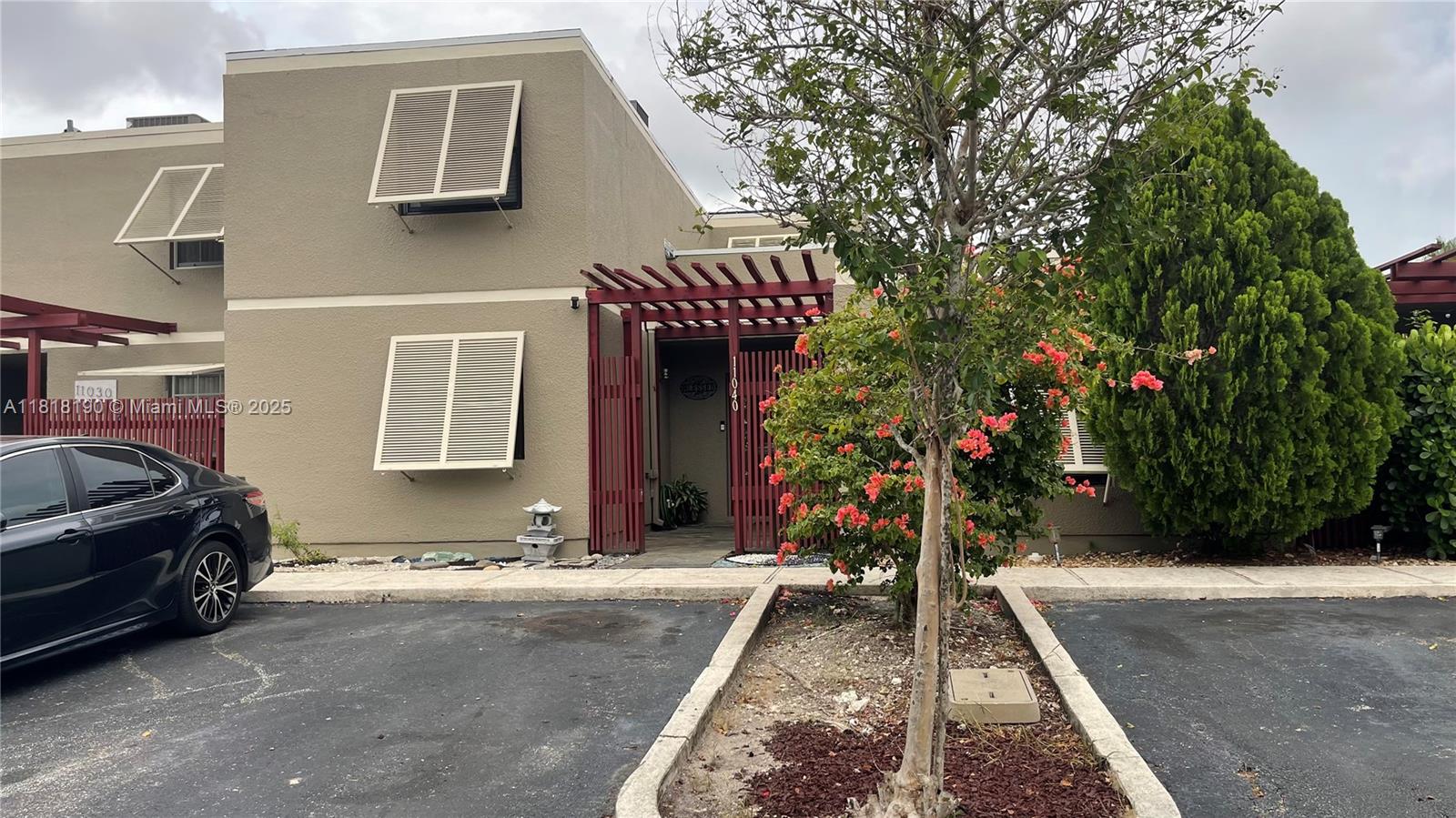 Property for Sale at 11040 S Lakeview Dr, Pembroke Pines, Miami-Dade County, Florida - Bedrooms: 3 
Bathrooms: 2  - $488,000