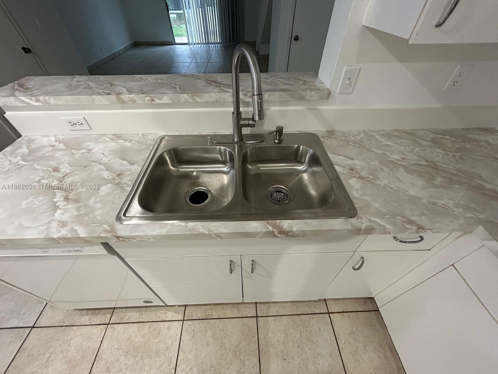 SECTORS 3 & 4 BOUNDARY PL - Residential Lease