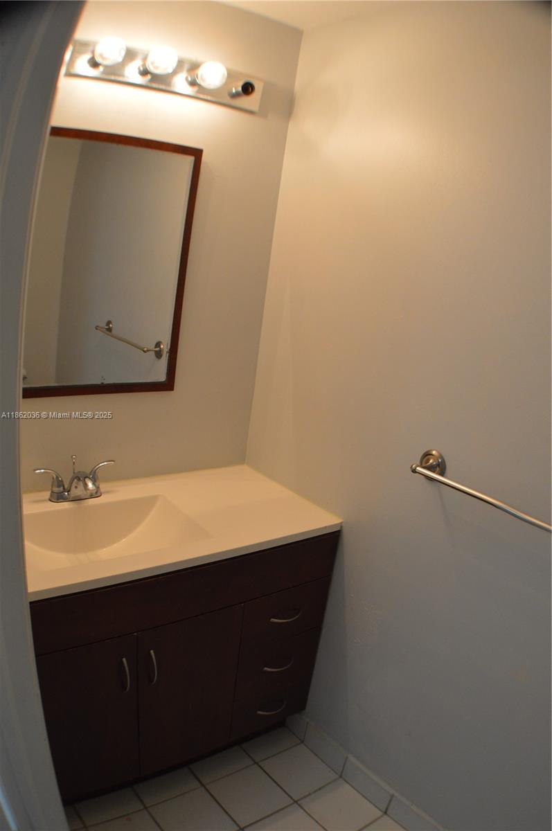 SECTORS 3 & 4 BOUNDARY PL - Residential Lease