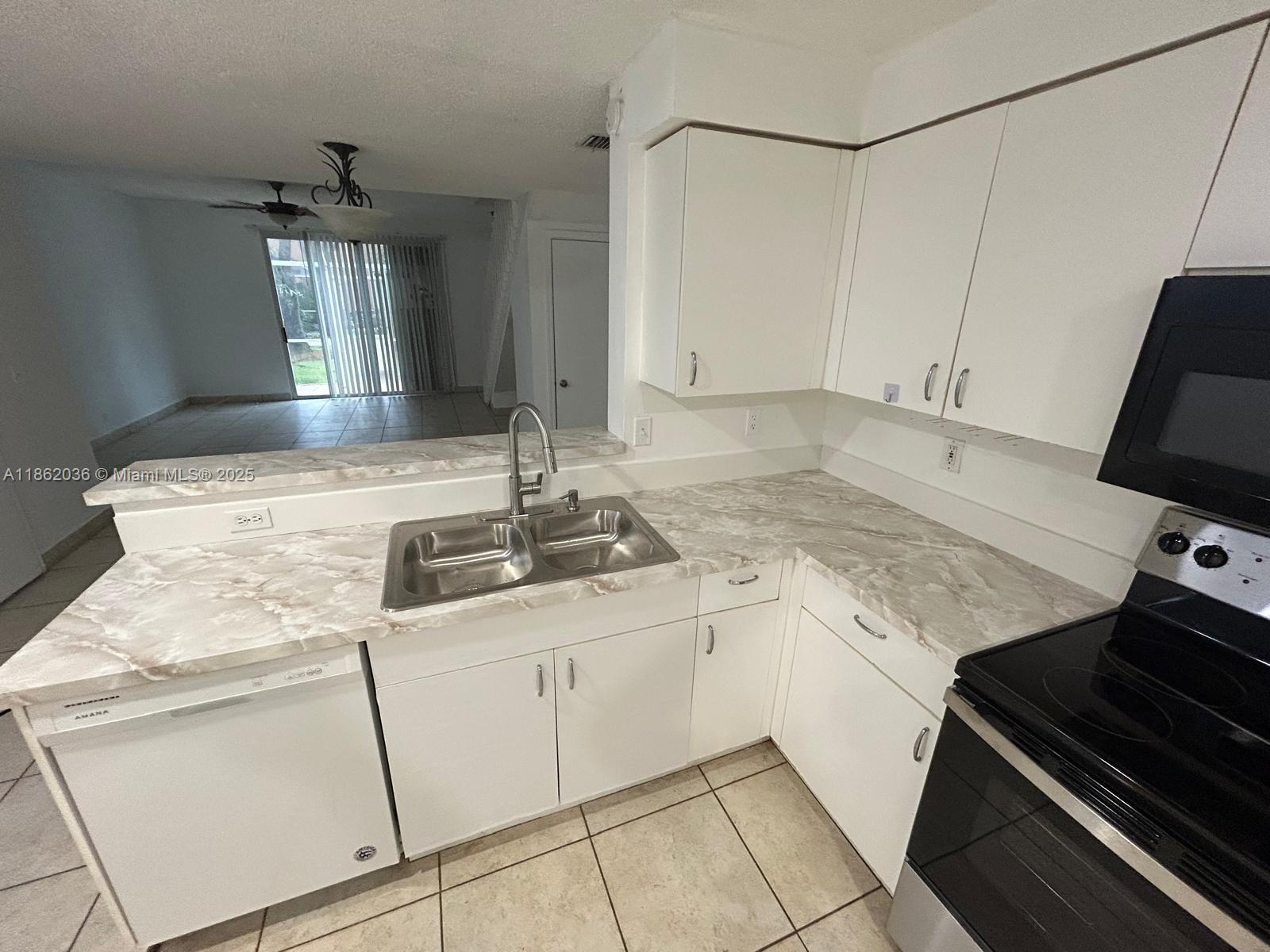 SECTORS 3 & 4 BOUNDARY PL - Residential Lease