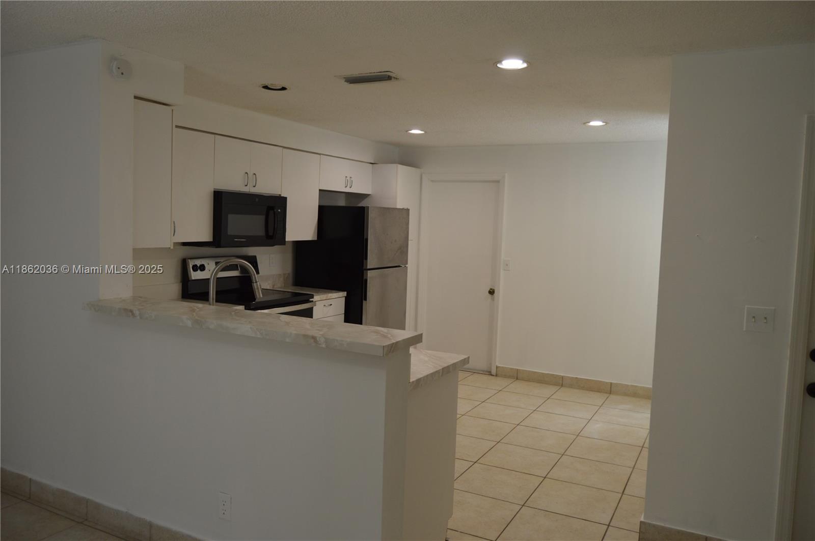 SECTORS 3 & 4 BOUNDARY PL - Residential Lease