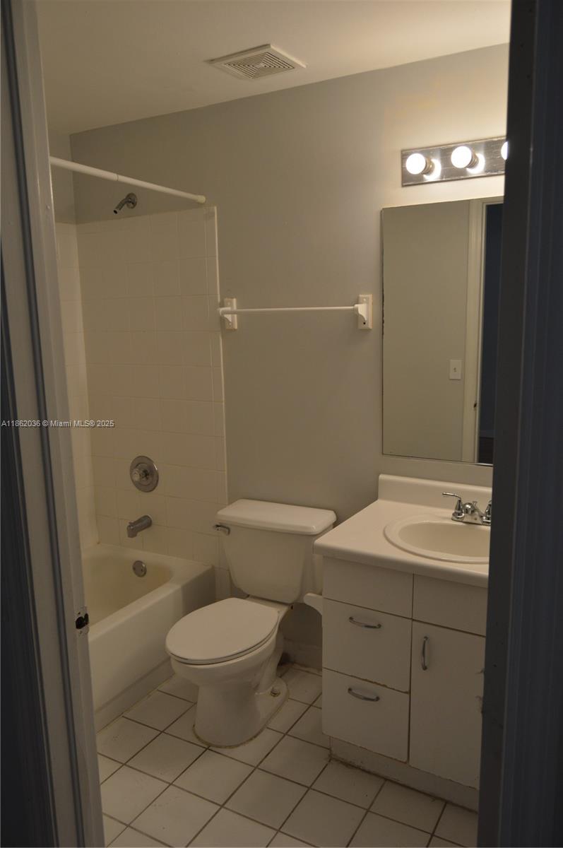 SECTORS 3 & 4 BOUNDARY PL - Residential Lease