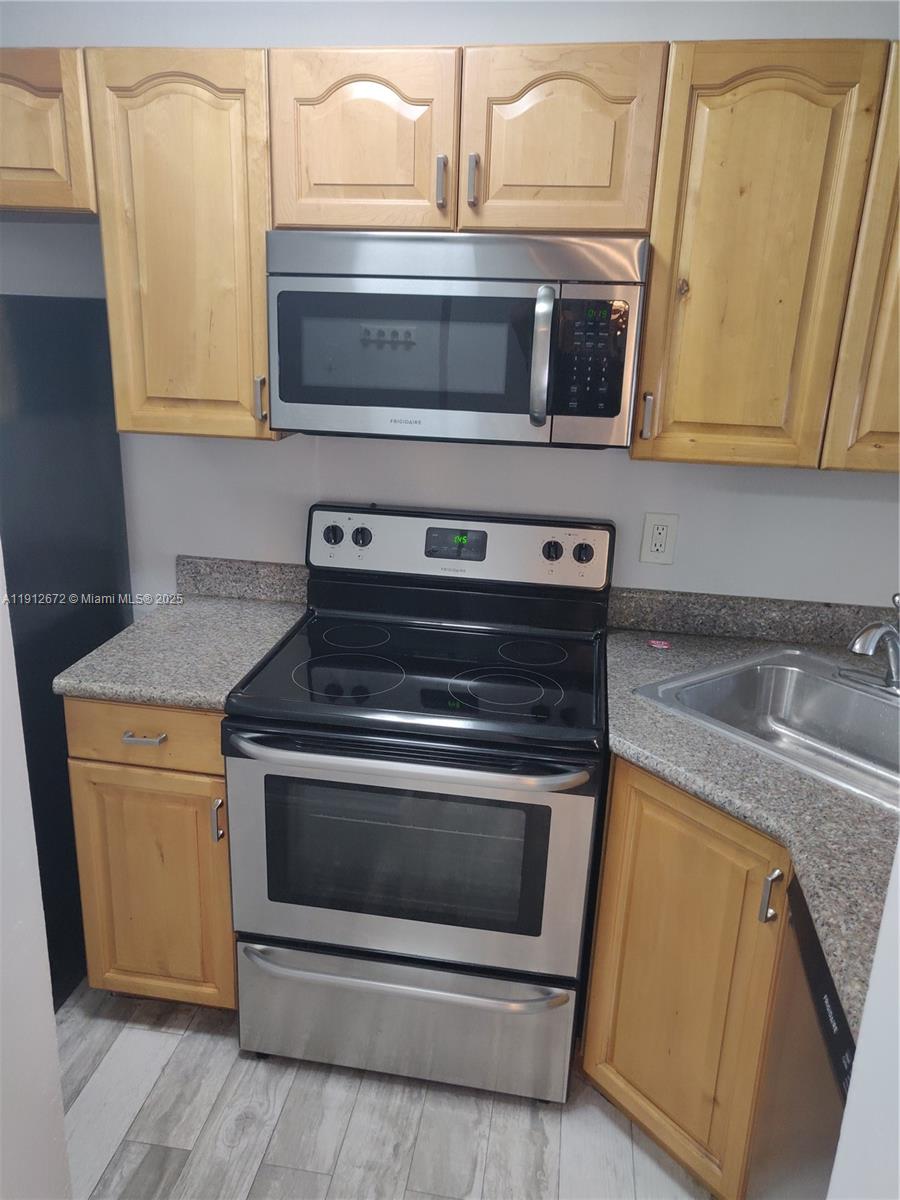 SILVER PALMS AT DADELAND - Residential Lease