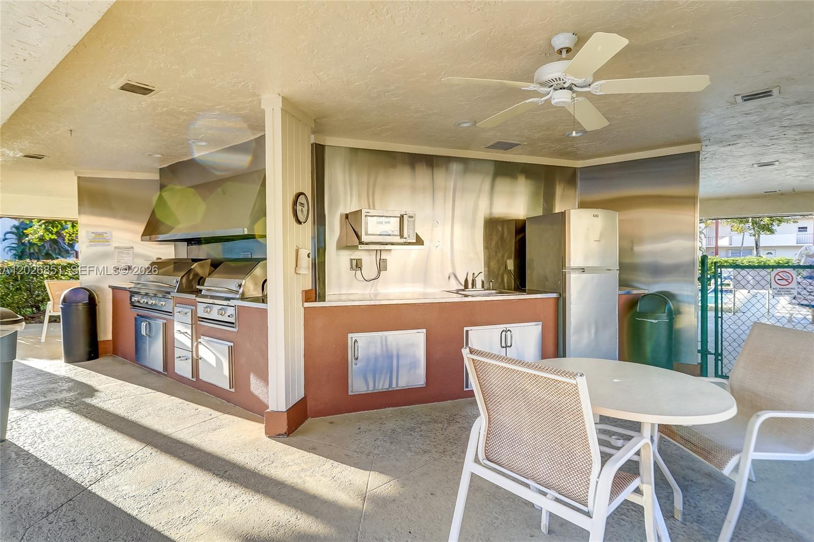 HOLLYBROOK GOLF AND - Residential