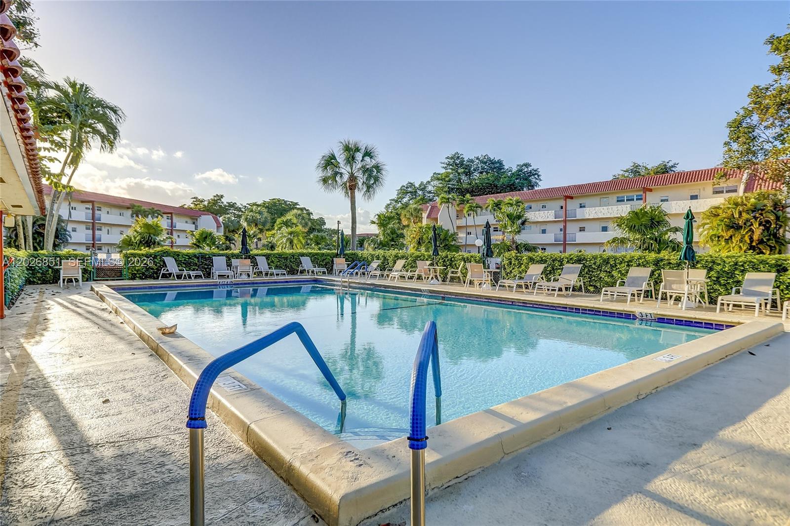 HOLLYBROOK GOLF AND - Residential