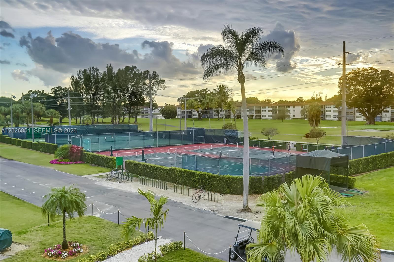 HOLLYBROOK GOLF AND - Residential