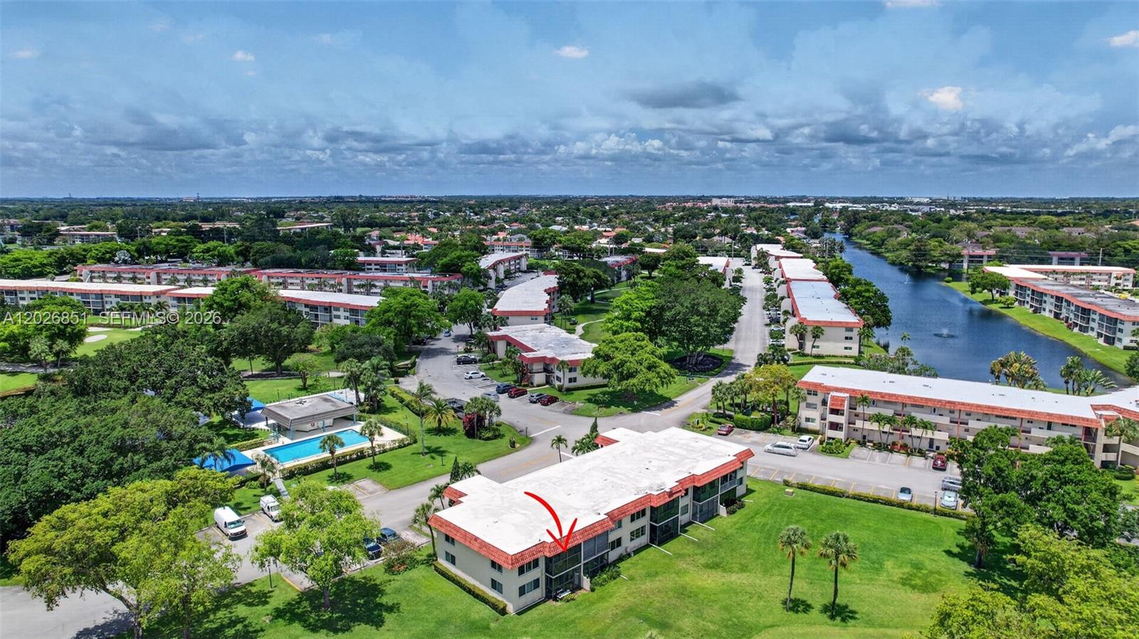HOLLYBROOK GOLF AND - Residential