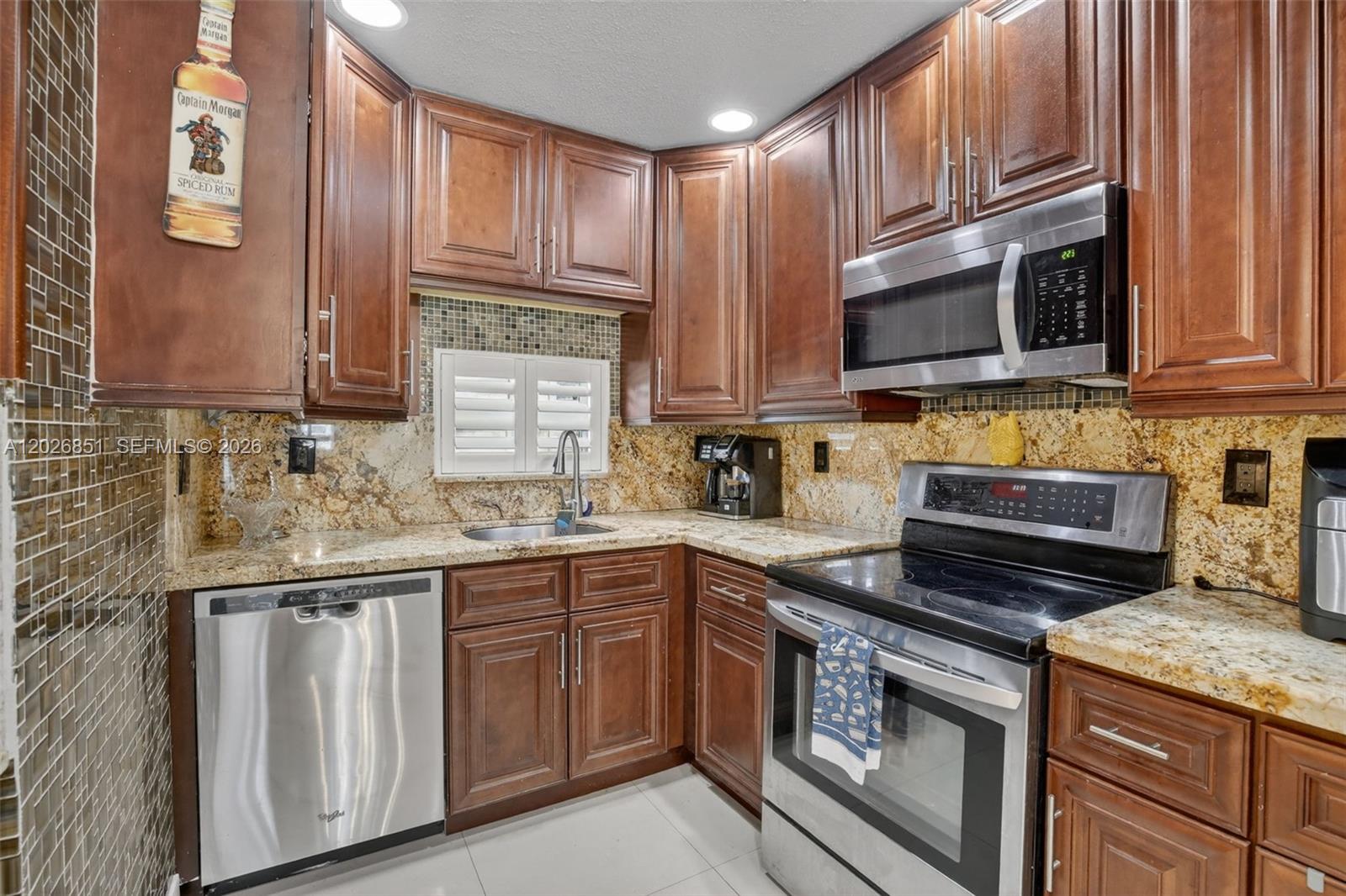 HOLLYBROOK GOLF AND - Residential