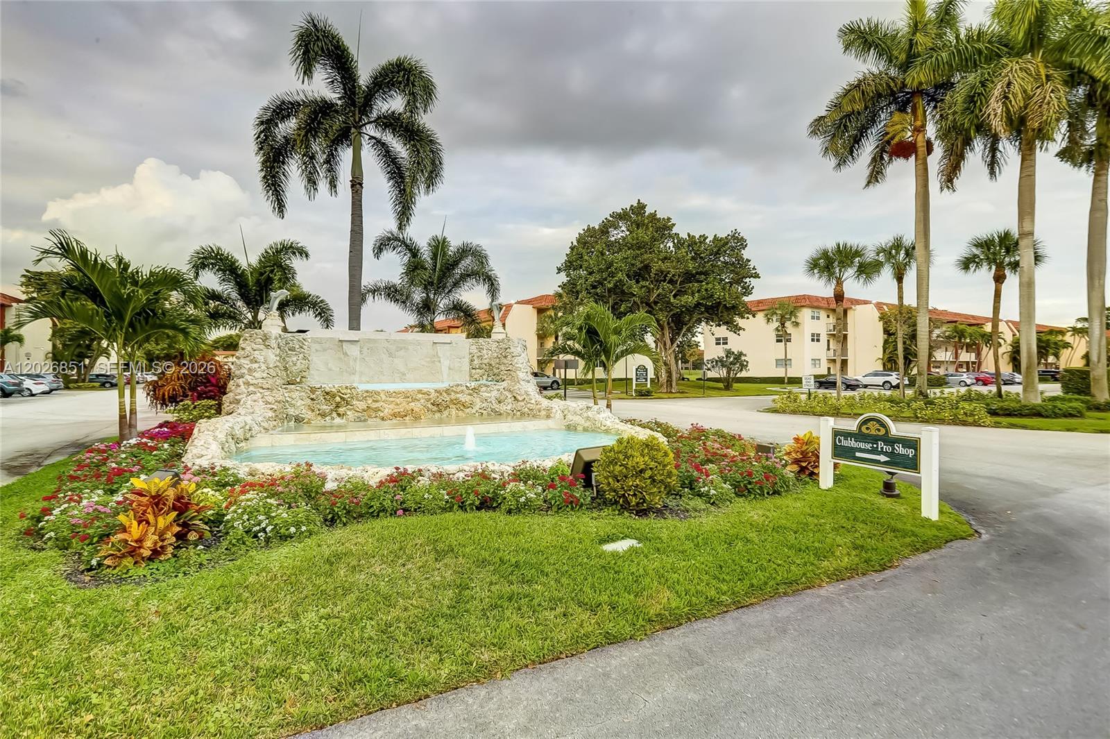 HOLLYBROOK GOLF AND - Residential
