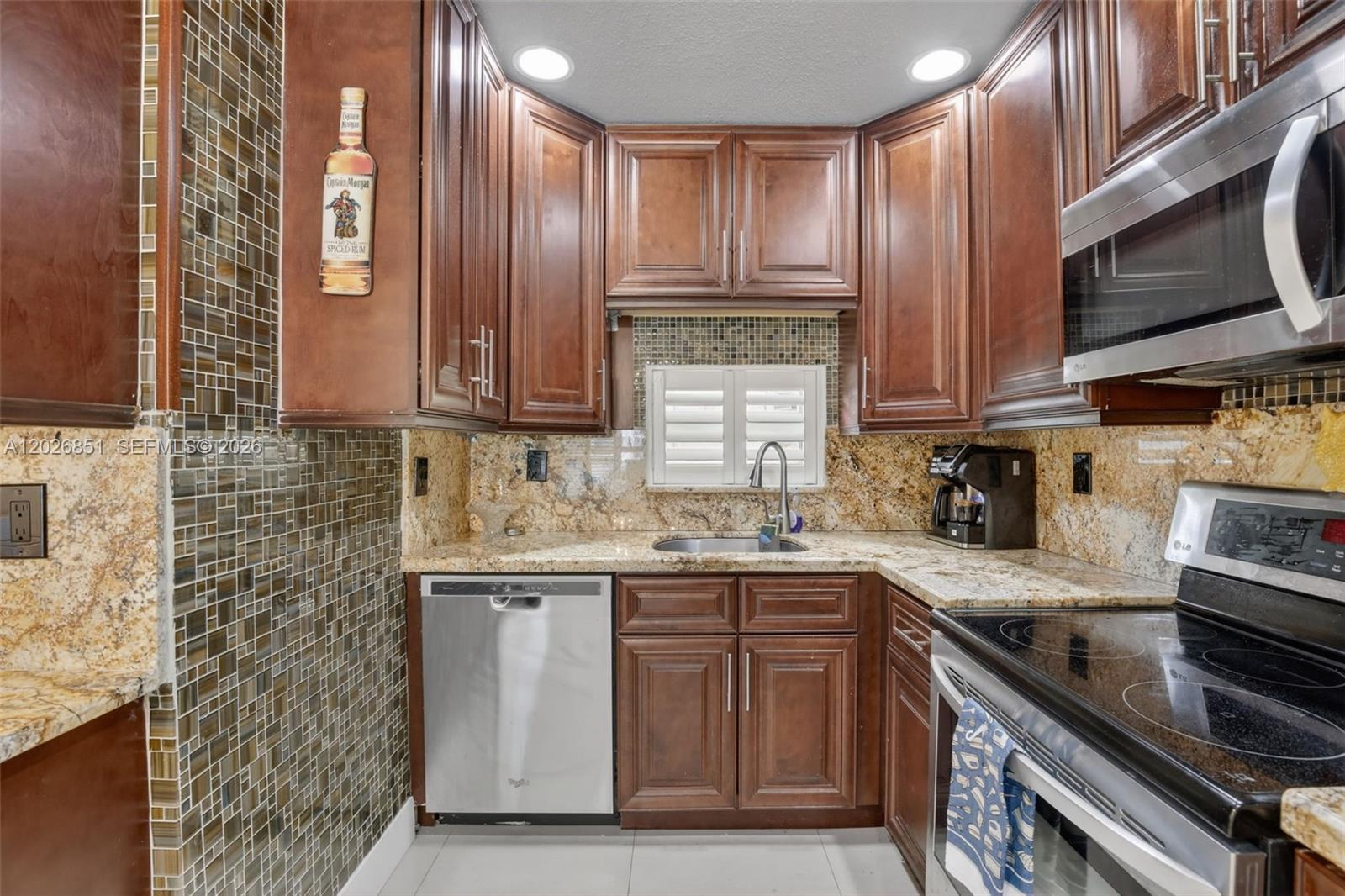 HOLLYBROOK GOLF AND - Residential