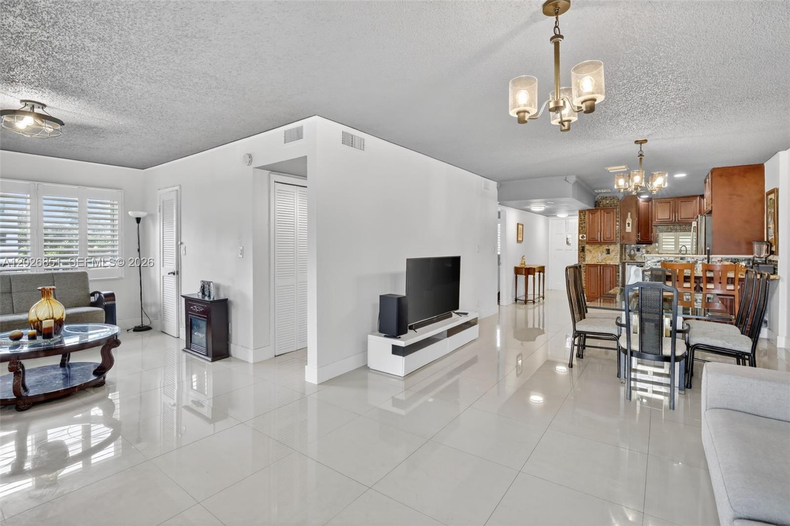 HOLLYBROOK GOLF AND - Residential
