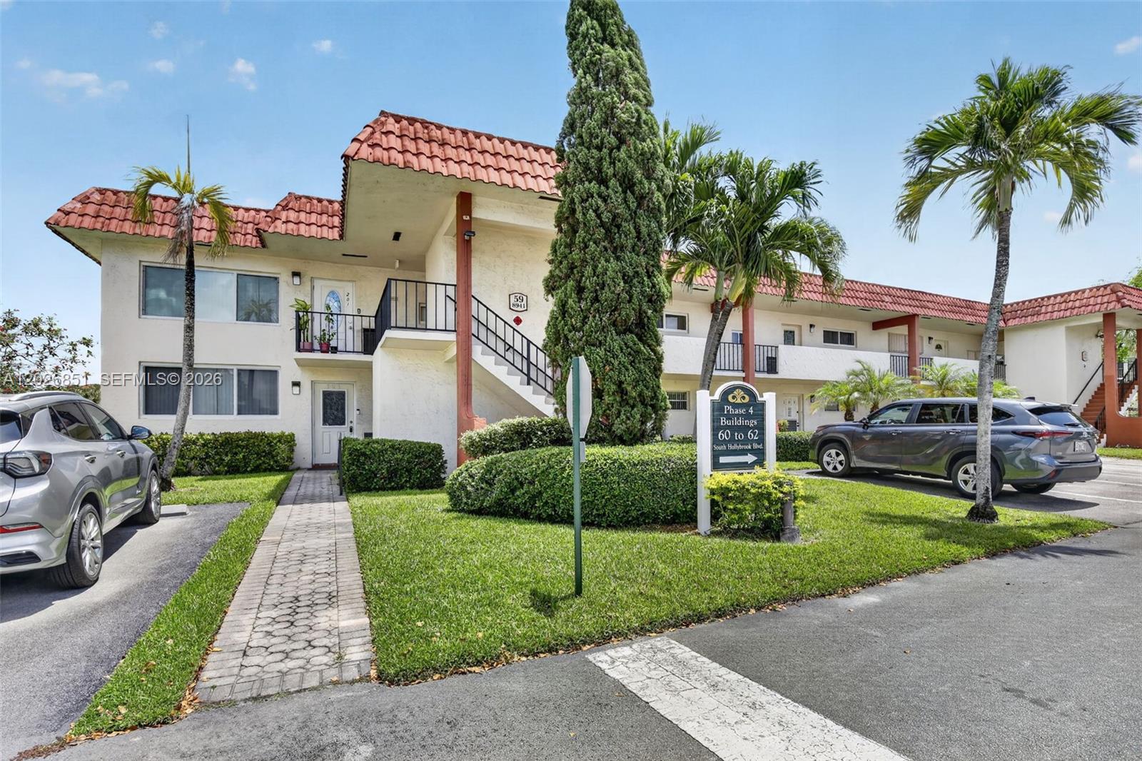 HOLLYBROOK GOLF AND - Residential