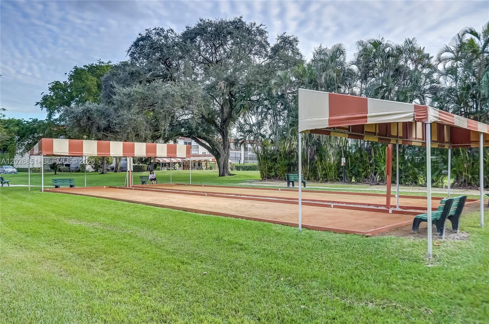 HOLLYBROOK GOLF AND - Residential