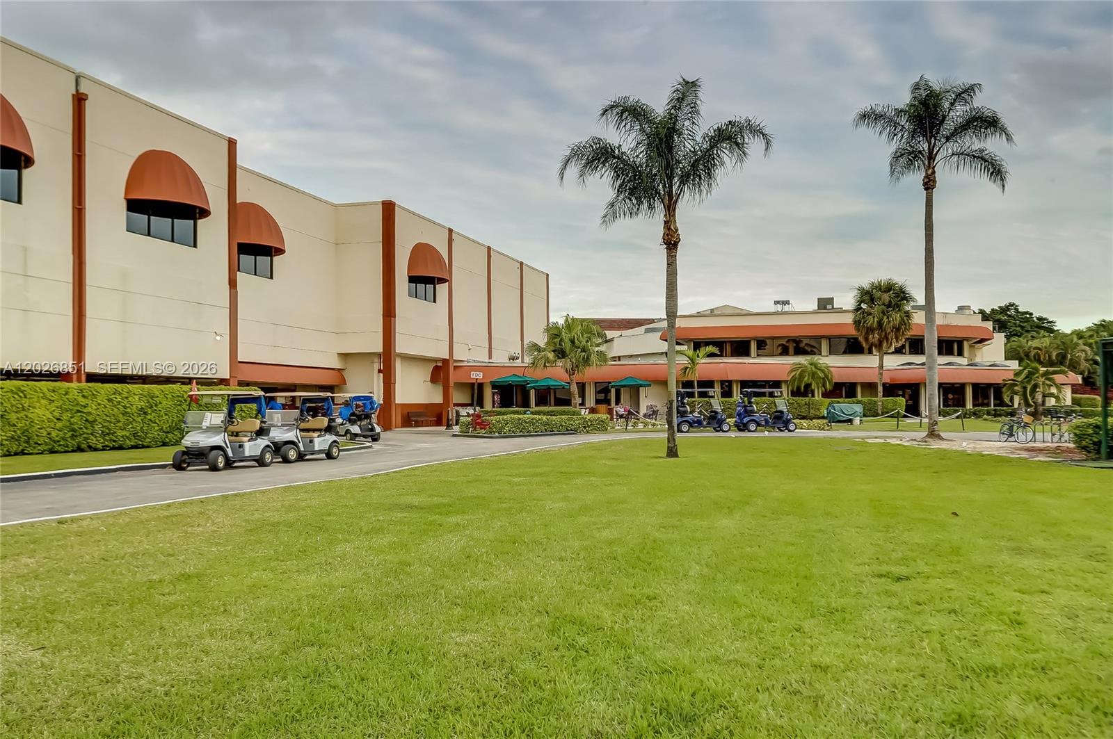 HOLLYBROOK GOLF AND - Residential