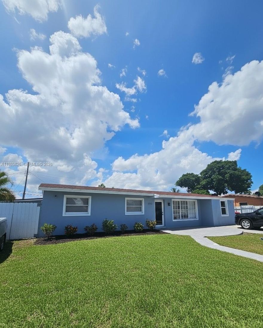 Cozy 2-bedroom, 1-bathroom unit with an excellent layout. Fully equipped kitchen, private entrance, and a comfortable living space. Located in a residential area with easy access to shops, schools, and main roads. Ideal for those seeking comfort and a great location. For more information or to schedule a viewing, please contact us directly.