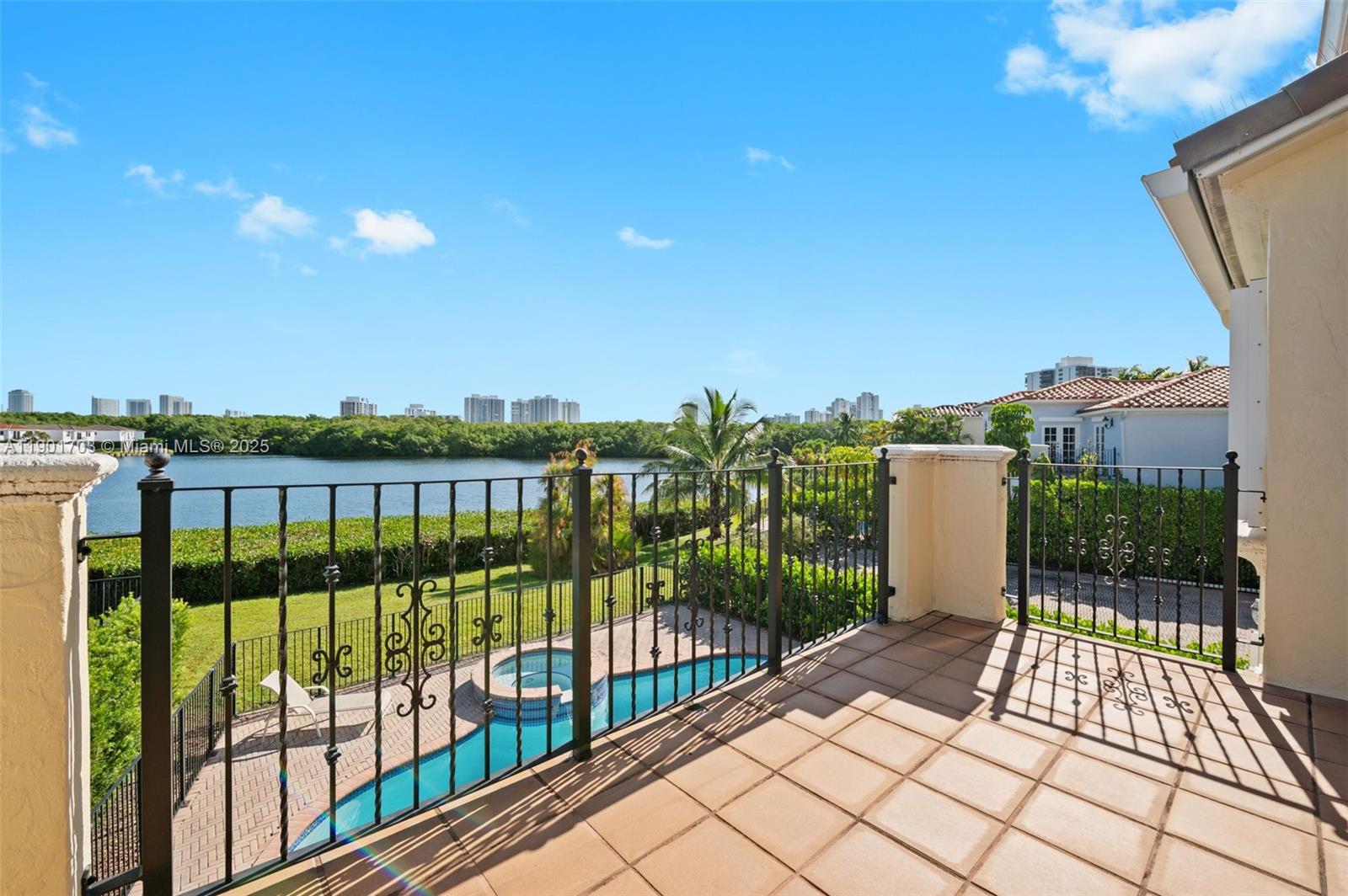 AVENTURA LAKES PHASE 1 - Residential