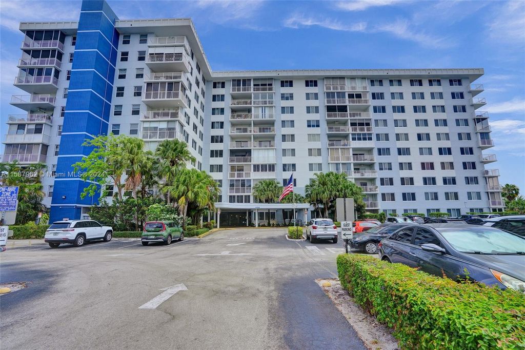 Photo of 4200 Hillcrest Dr #300, Hollywood, FL 33021 (MLS # A11587962)