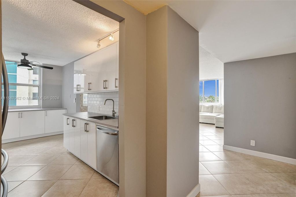 Photo of 4200 Hillcrest Dr #300, Hollywood, FL 33021 (MLS # A11587962)