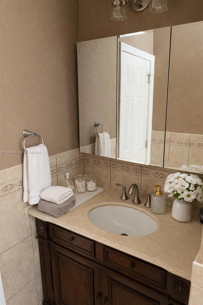 MELODY MANOR - Residential