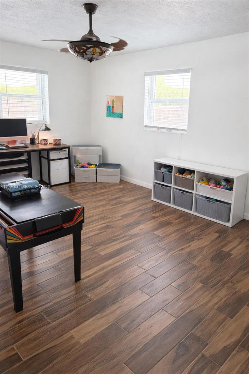 MELODY MANOR - Residential