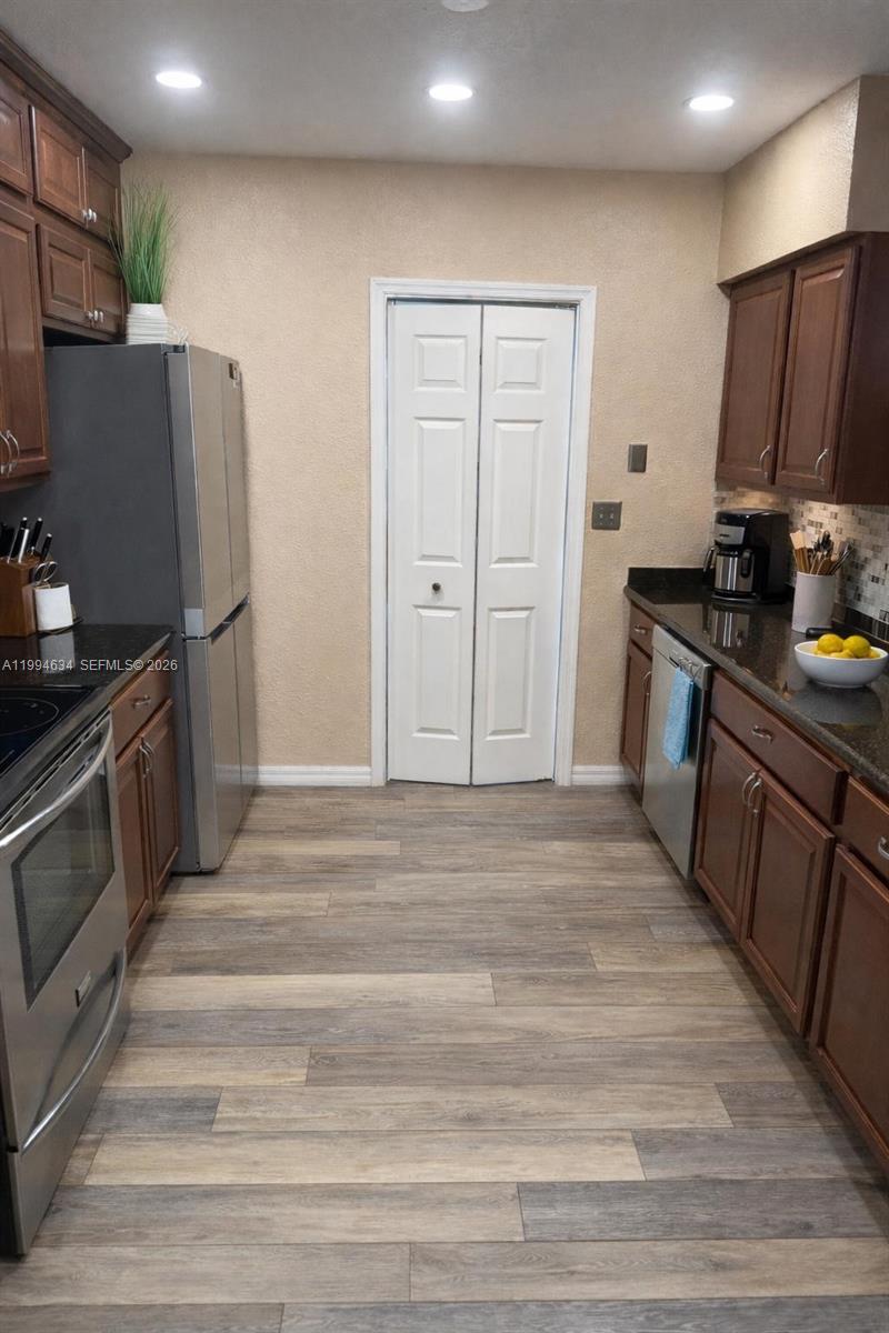 MELODY MANOR - Residential