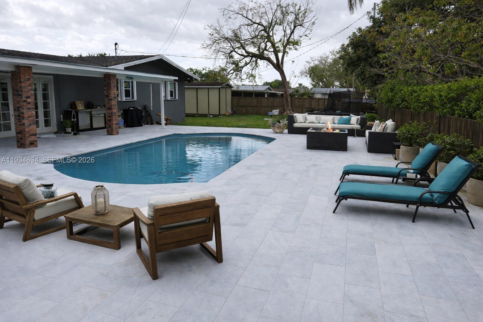 MELODY MANOR - Residential