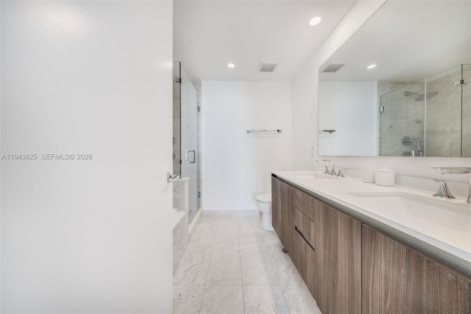 ARIA ON THE BAY CONDO - Residential