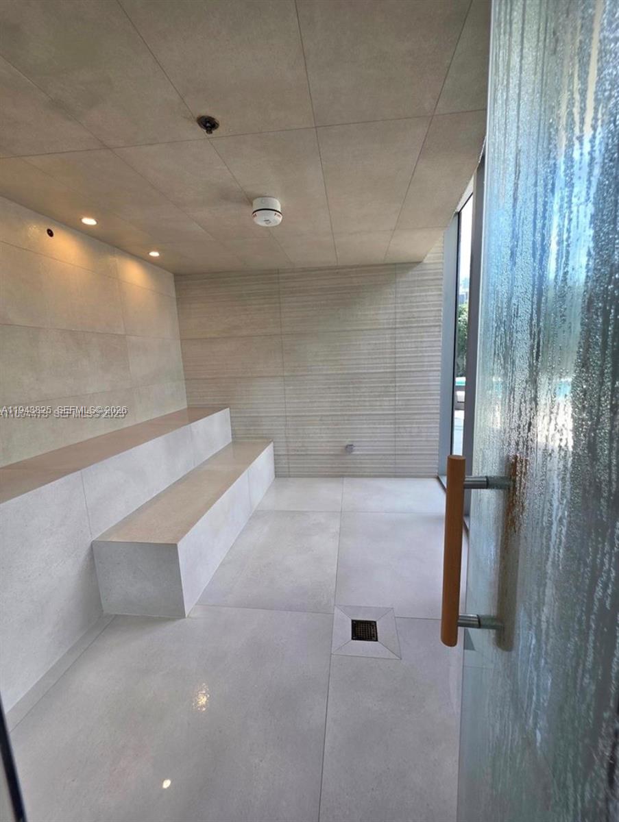 ARIA ON THE BAY CONDO - Residential