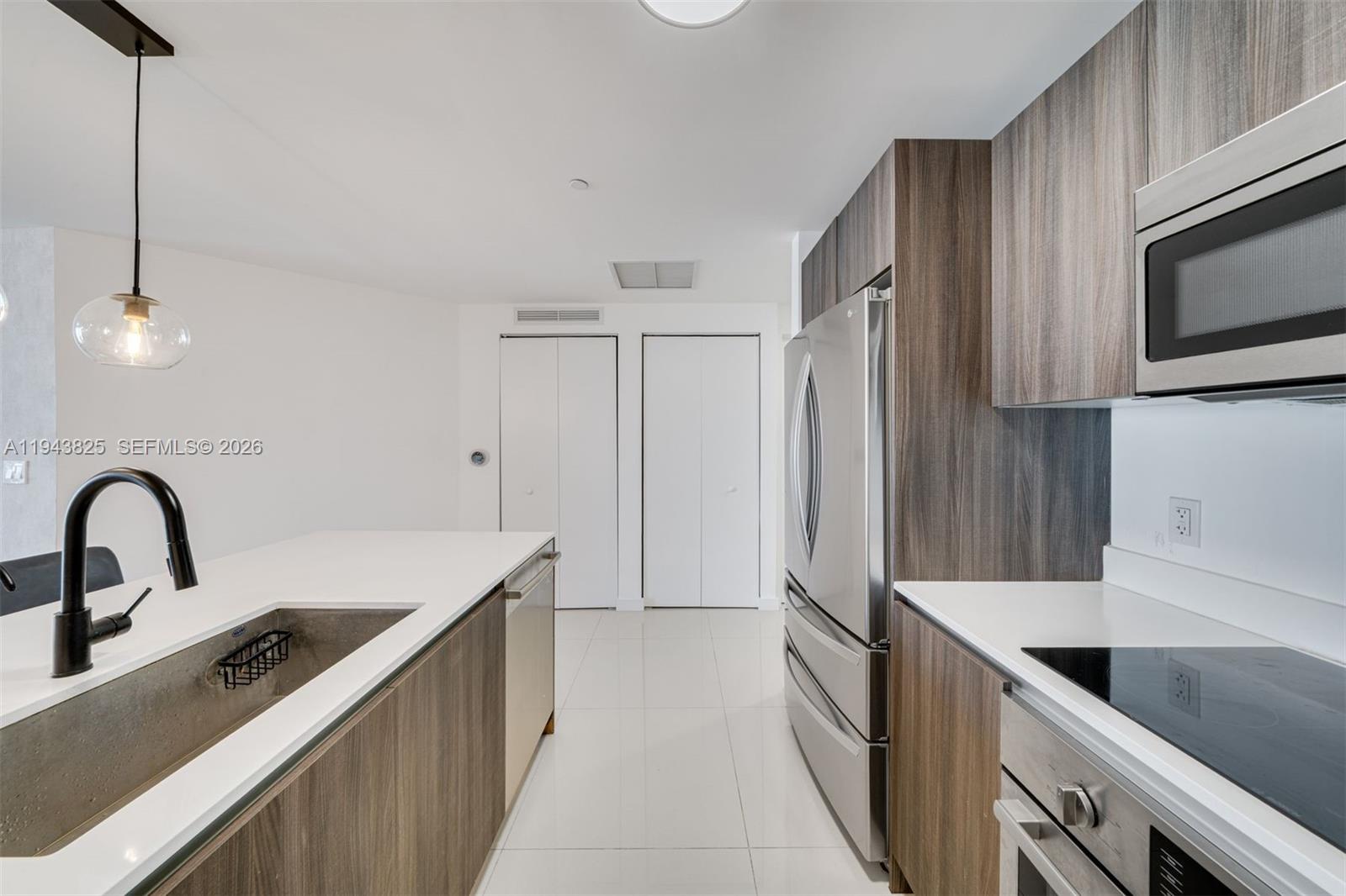 ARIA ON THE BAY CONDO - Residential