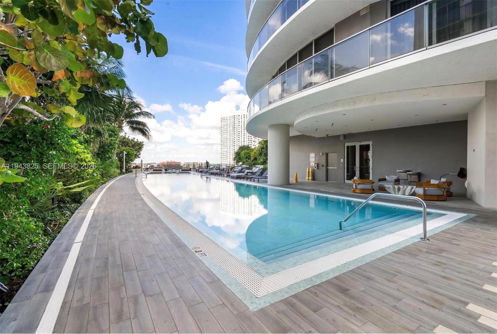 ARIA ON THE BAY CONDO - Residential