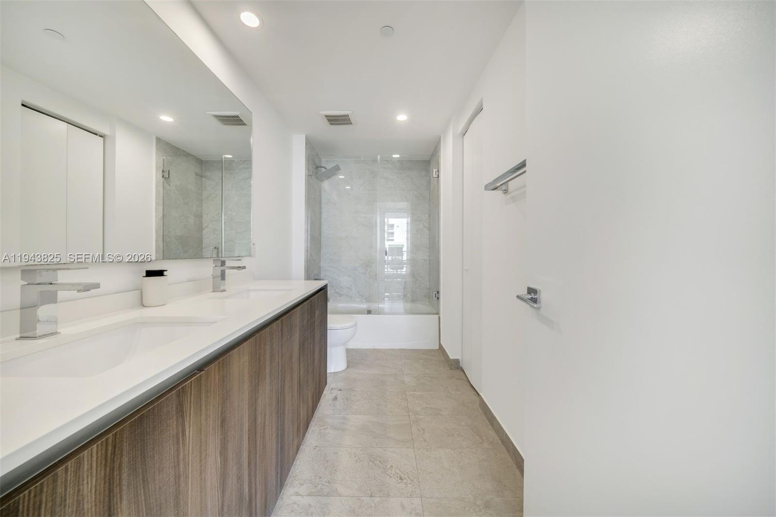 ARIA ON THE BAY CONDO - Residential