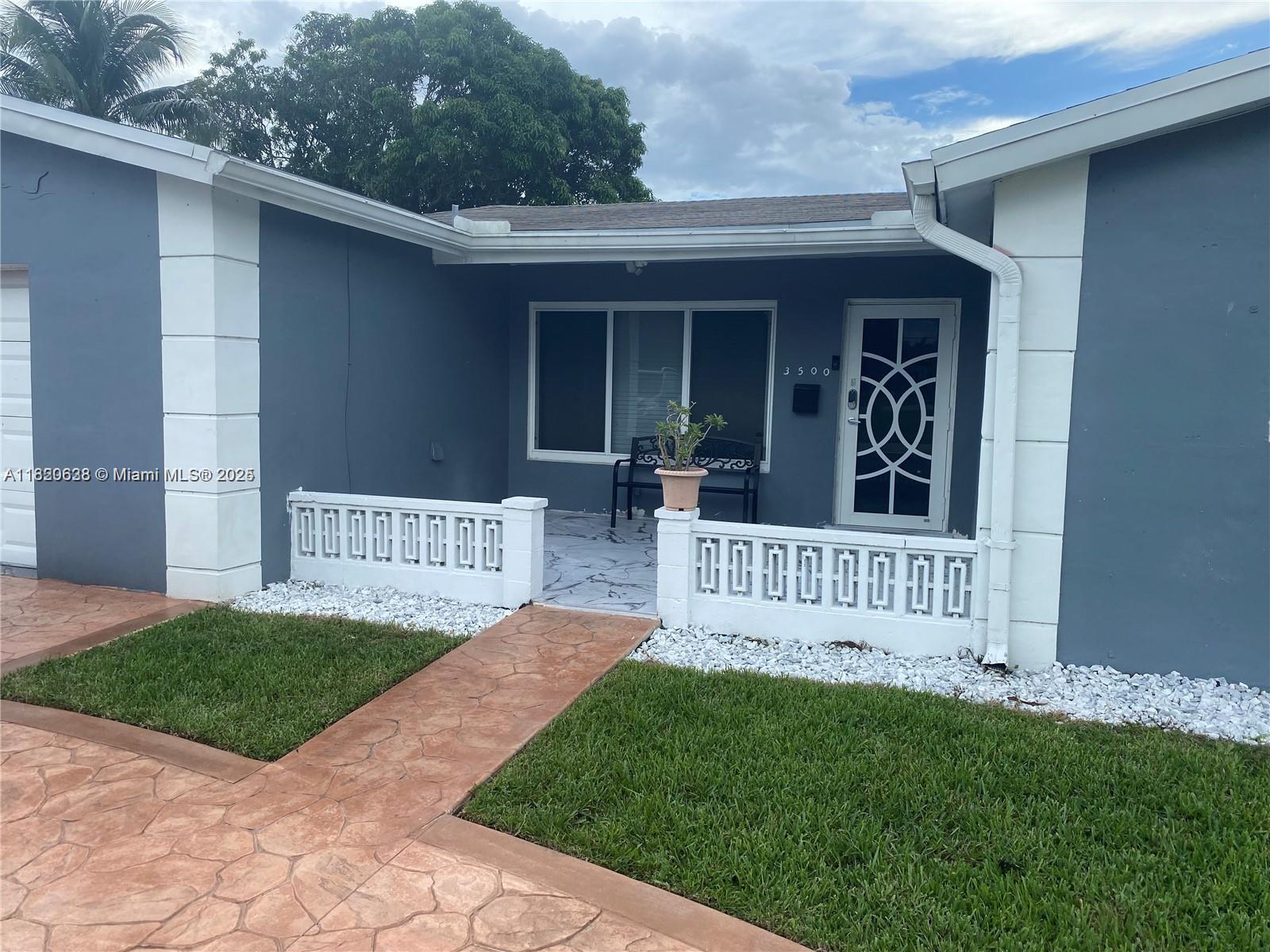 Rental Property at 3500 Nw 32nd St -, Lauderdale Lakes, Broward County, Florida - Bedrooms: 1 
Bathrooms: 1  - $1,000 MO.
