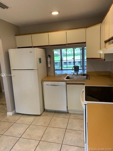 SPRINGDALE LAKE D CONDO - Residential Lease