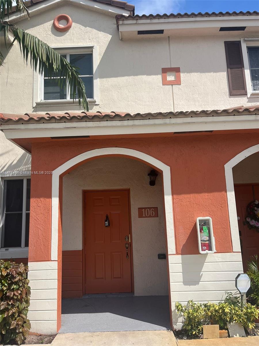 Beautifully clean 2 story townhouse condo 2 Bedrooms 2 1/2 bathrooms washer & dryer, laminate and tile floors.