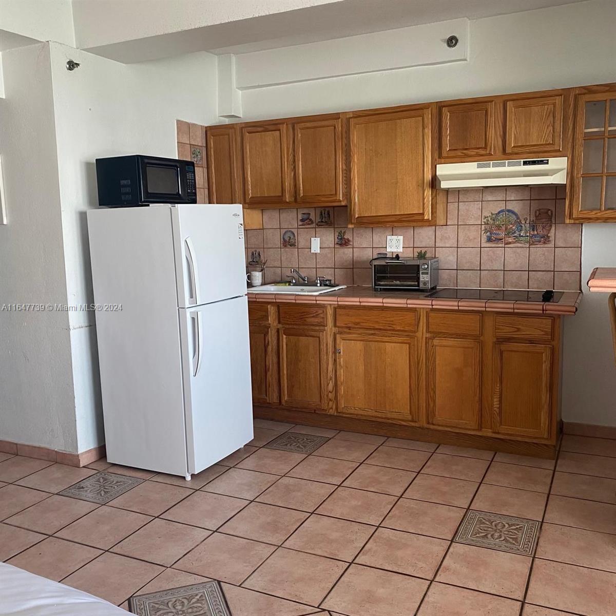 6345 Collins Ave 614
