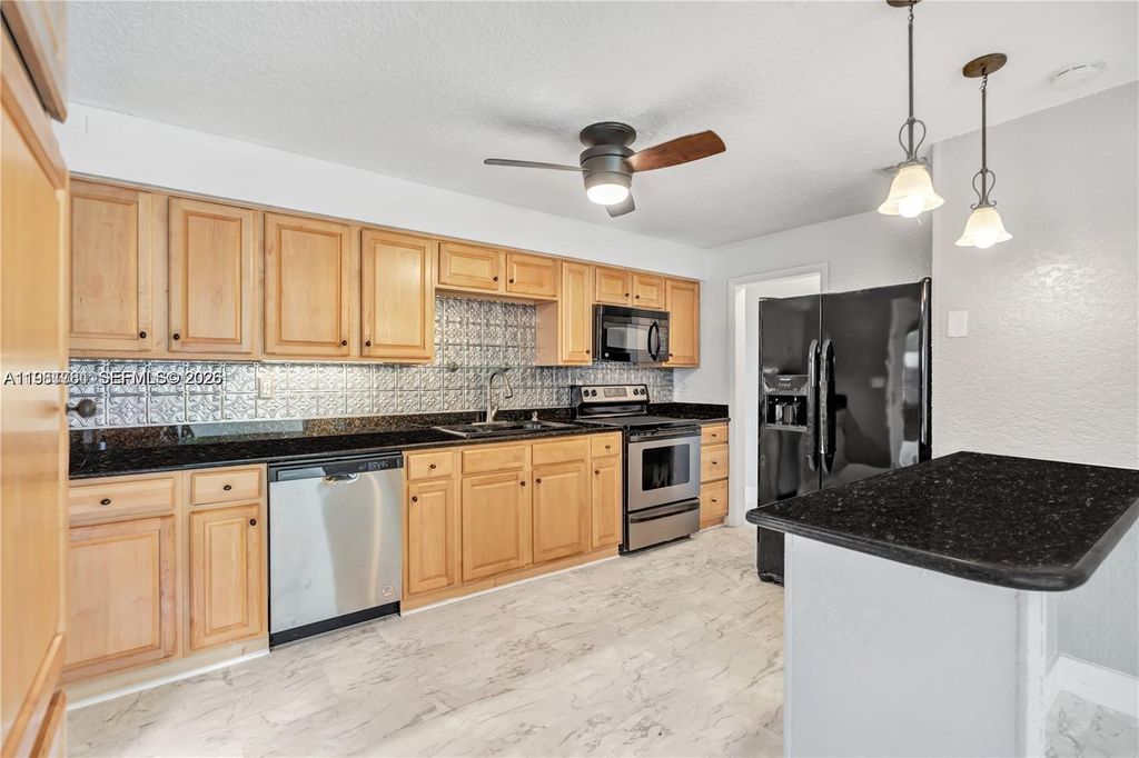 Photo of 735 NE 38th St, Oakland Park, FL 33334 (MLS # A11981781)