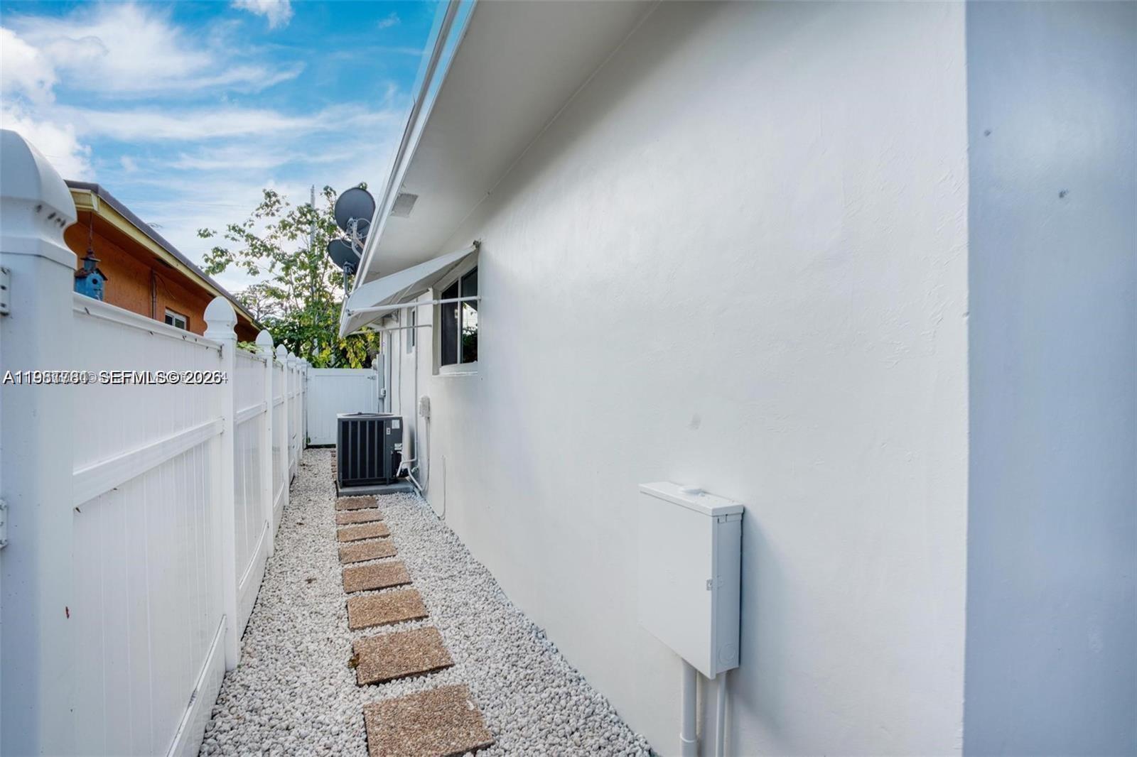 OAKLAND PARK SECOND ADD - Residential