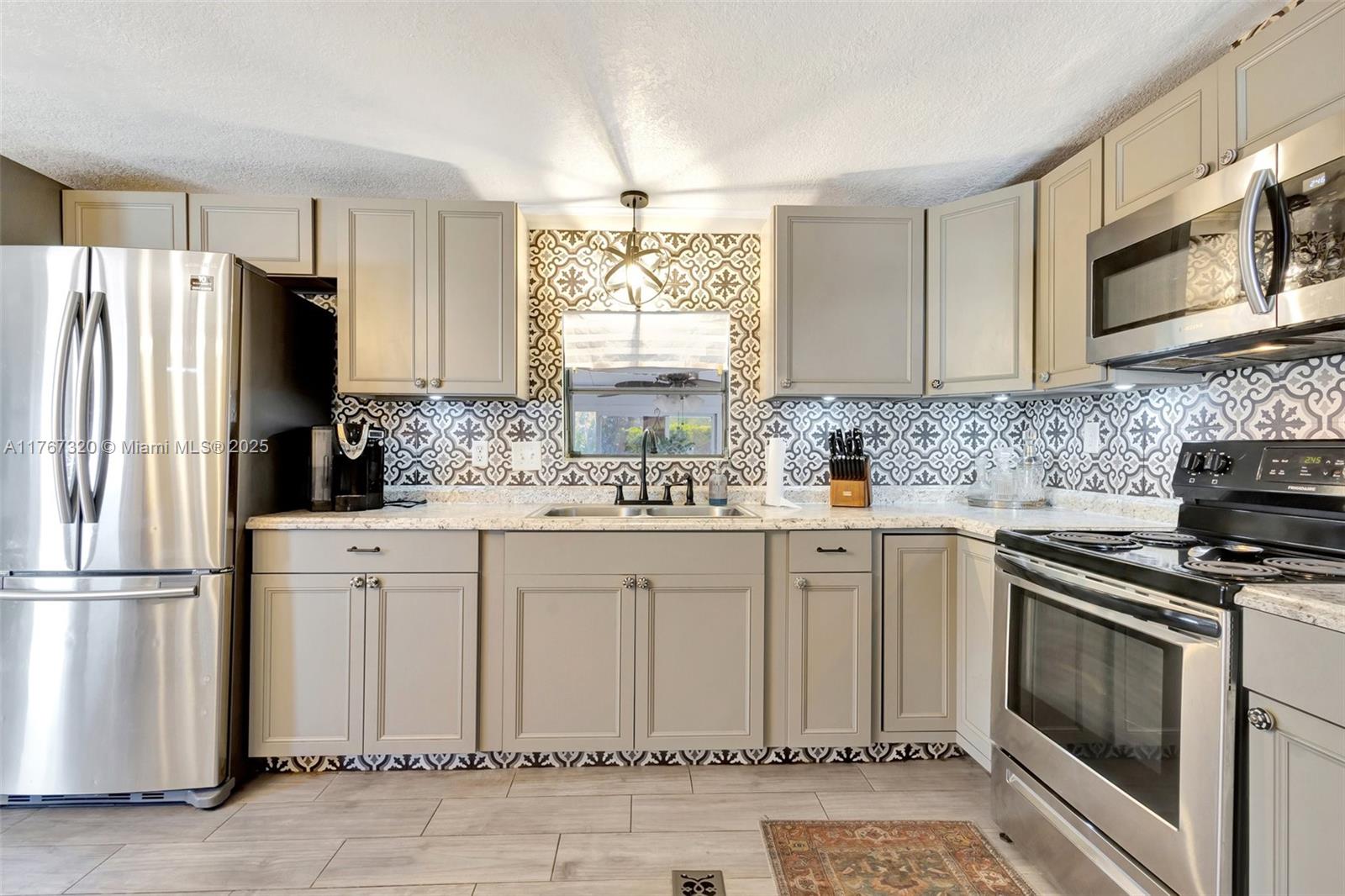 JAMAICA BAY MOBILE HOME C - Residential