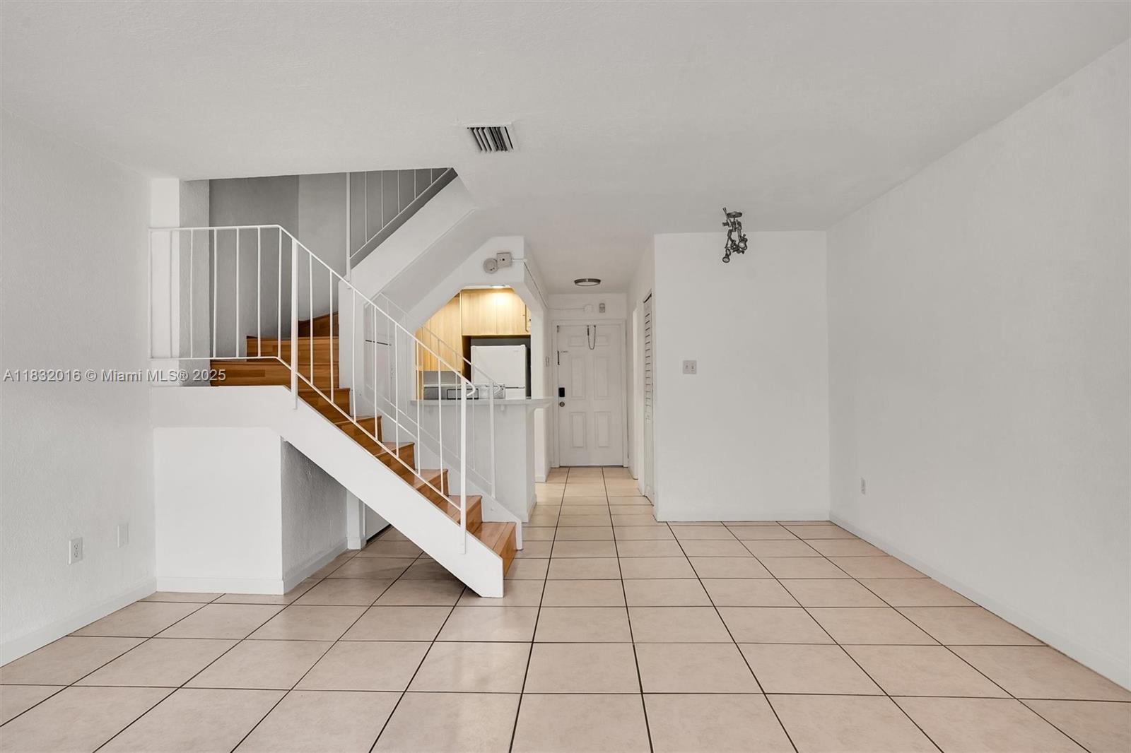 VILLAS OF PINECREST CONDO - Residential